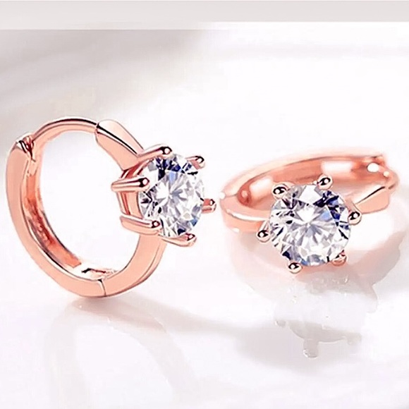 ⚜️[𝟯/$𝟮𝟴]⚜️NEW CZ Delicate Huggie Hoops - Picture 7 of 10